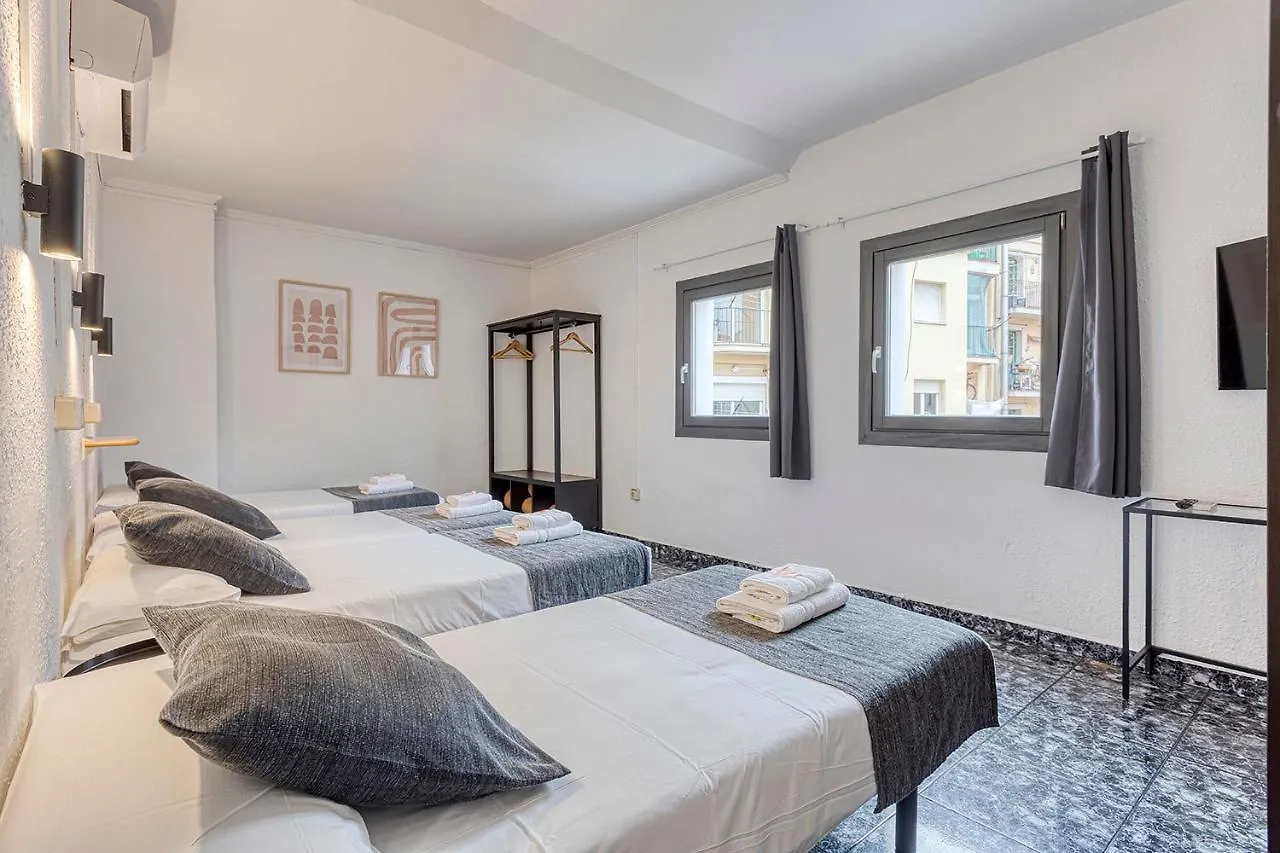 Hostal Bedmates Barcelona Hotel